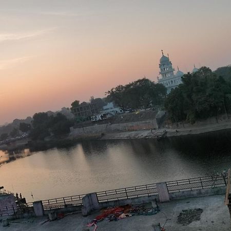 Kailash Kuti Guest House Ujjain Bagian luar foto