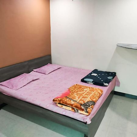 Kailash Kuti Guest House Ujjain Bagian luar foto