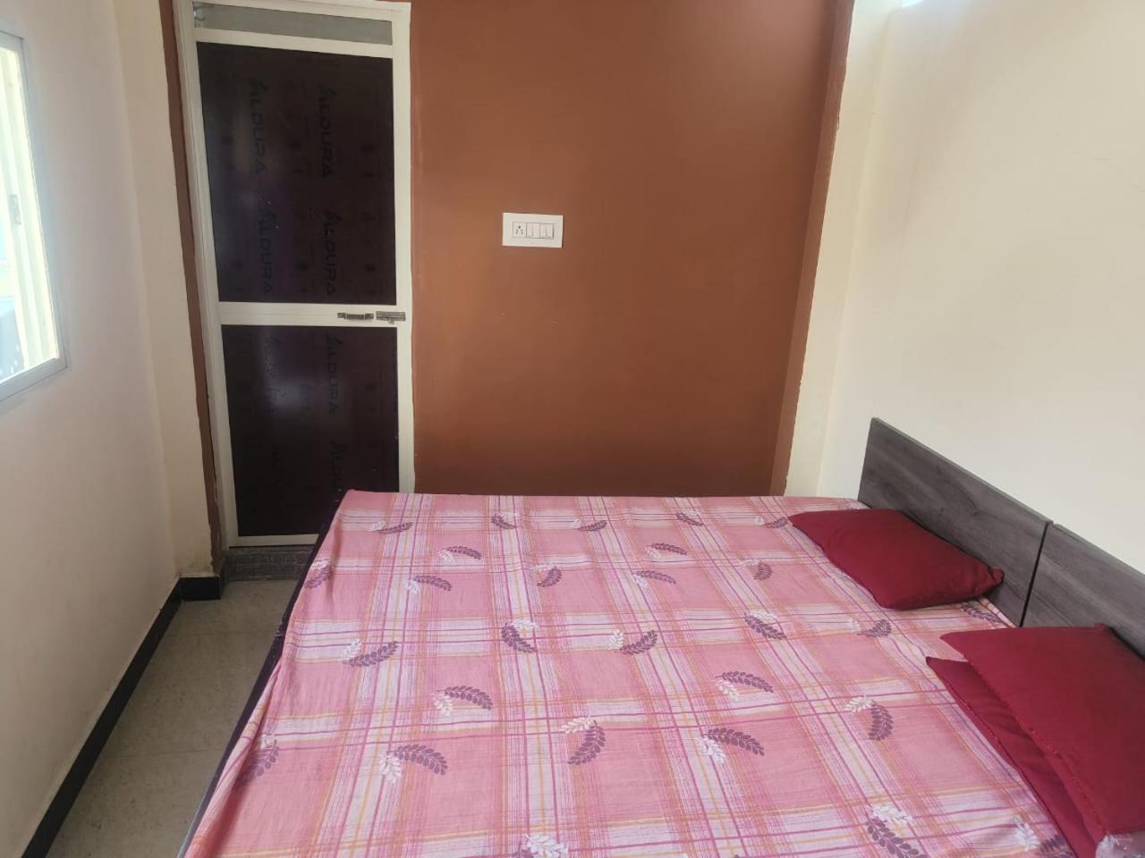 Kailash Kuti Guest House Ujjain Bagian luar foto