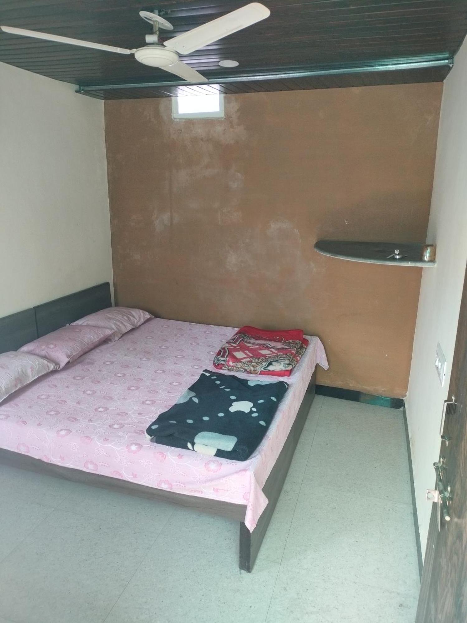 Kailash Kuti Guest House Ujjain Bagian luar foto