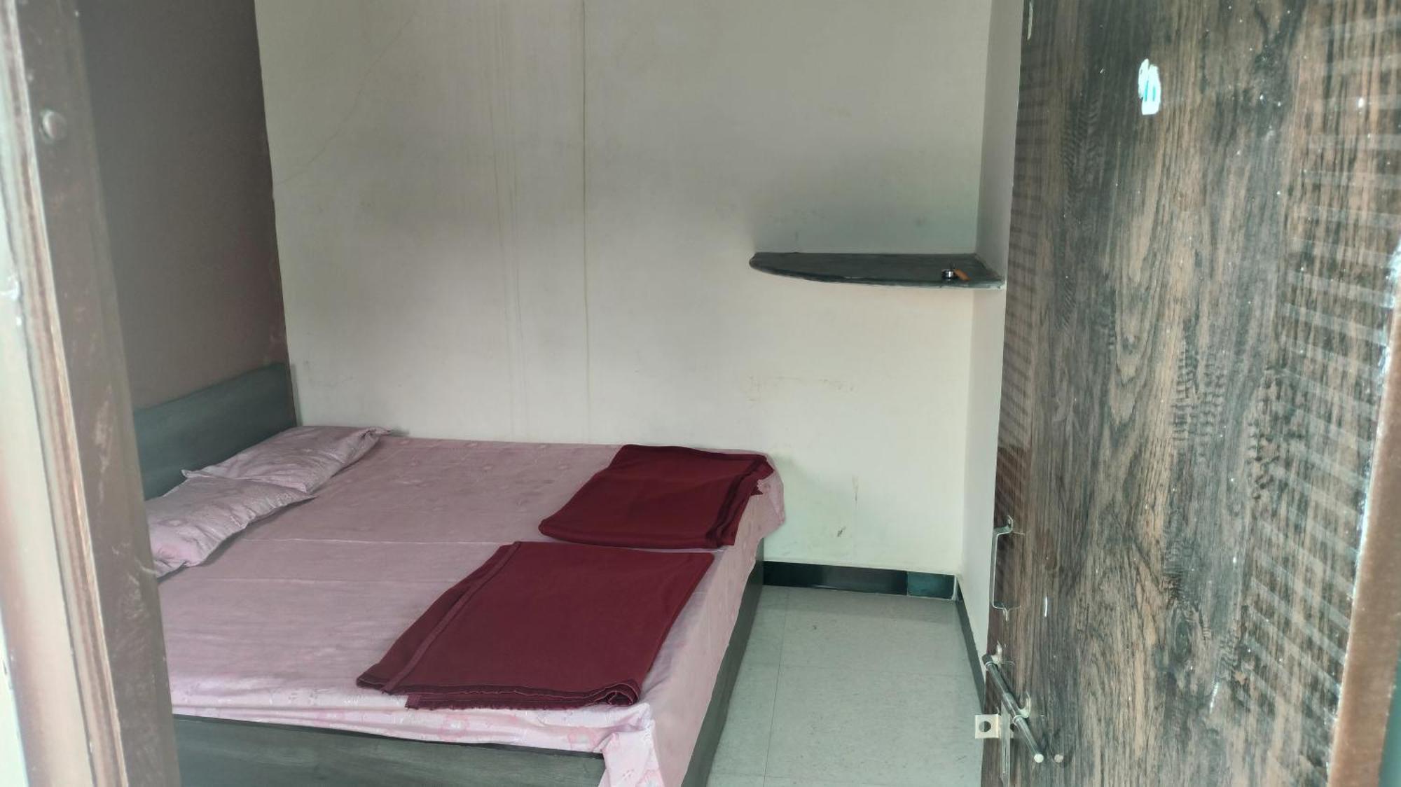 Kailash Kuti Guest House Ujjain Bagian luar foto