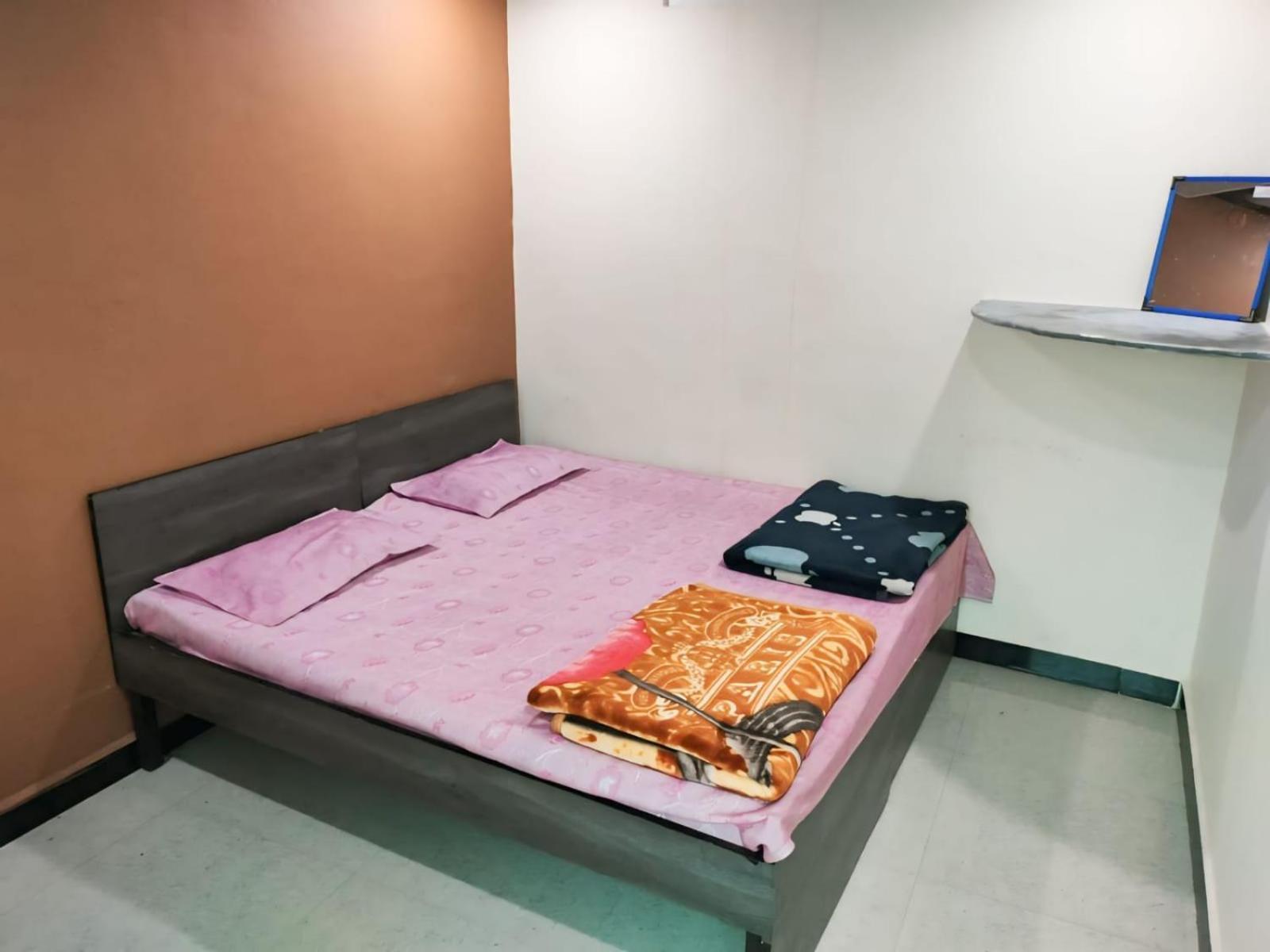 Kailash Kuti Guest House Ujjain Bagian luar foto