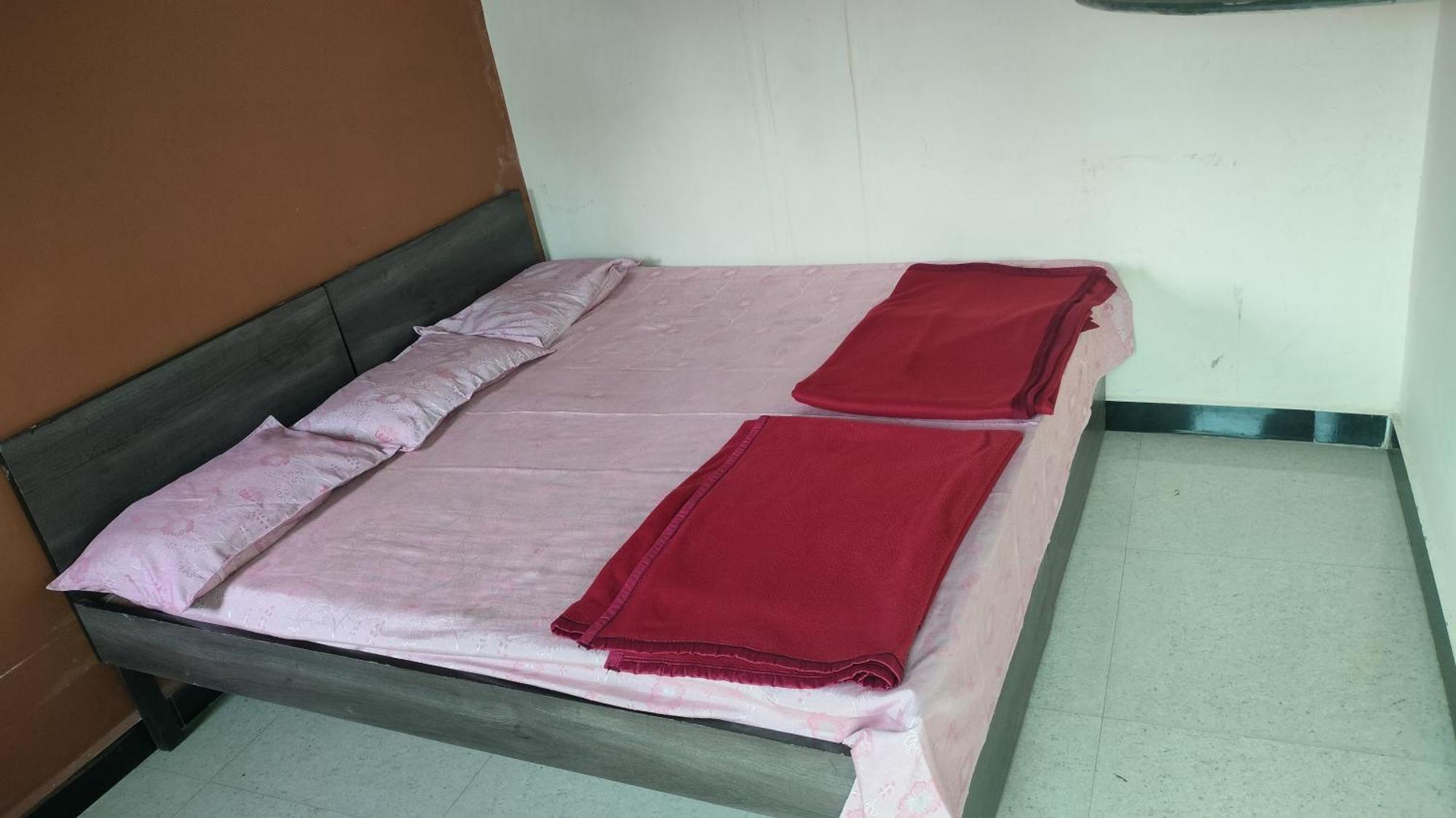 Kailash Kuti Guest House Ujjain Bagian luar foto