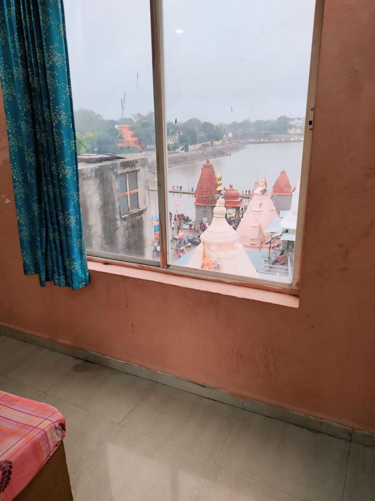 Kailash Kuti Guest House Ujjain Bagian luar foto